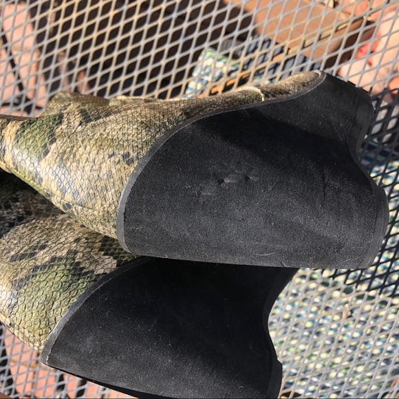 UrbanOutfitters Green Faux Snakeskin Ankle Booties - Picture 15 of 15